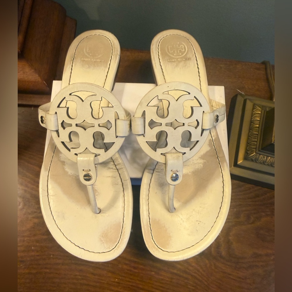 Tory Burch Optic White Leather Logo Miller Thong Sandals Size 10 - Picture 4 of 13